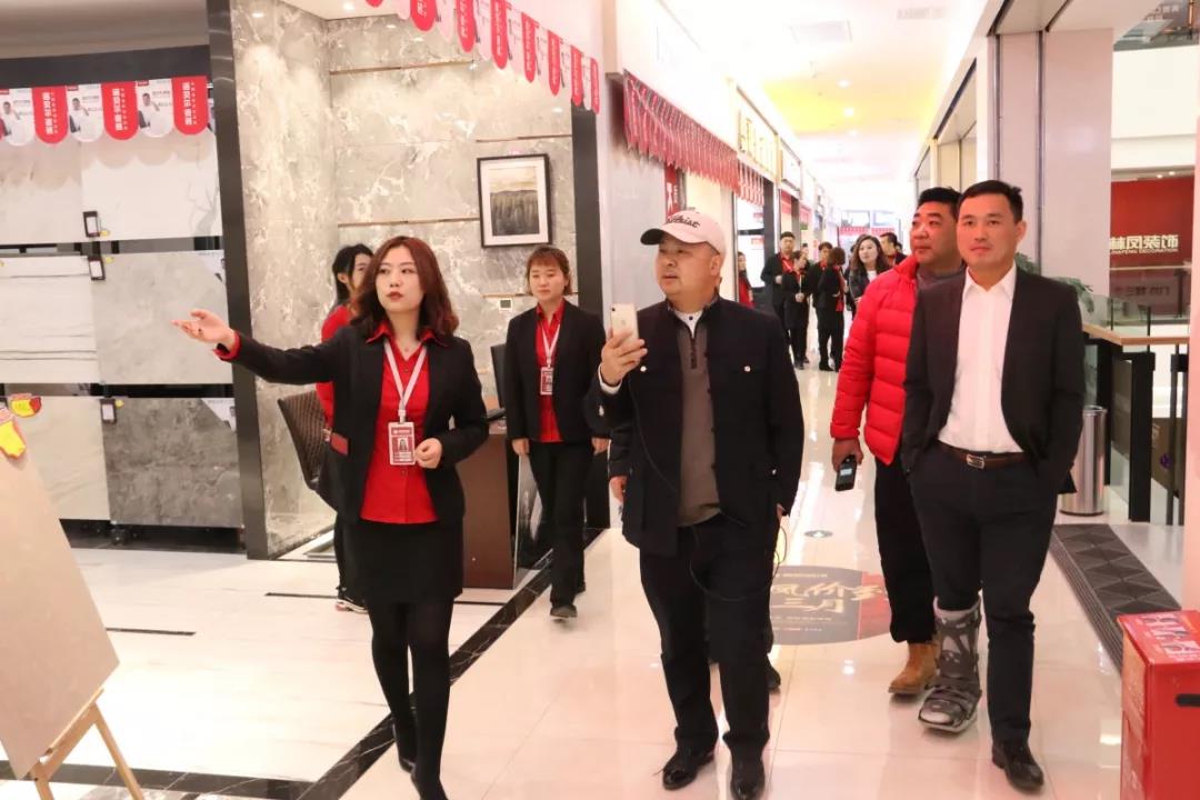 上海多家裝修企業(yè)領導參觀林鳳裝飾集團