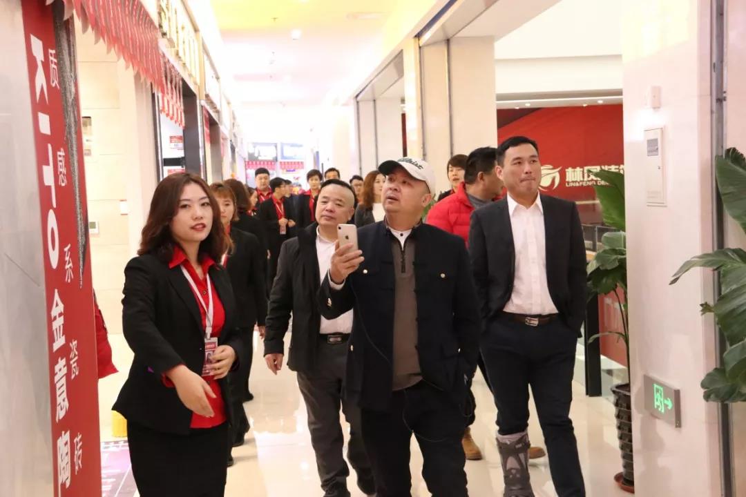 上海多家裝修企業(yè)領導參觀林鳳裝飾集團