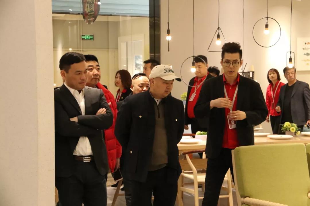 上海多家裝修企業(yè)領導參觀林鳳裝飾集團
