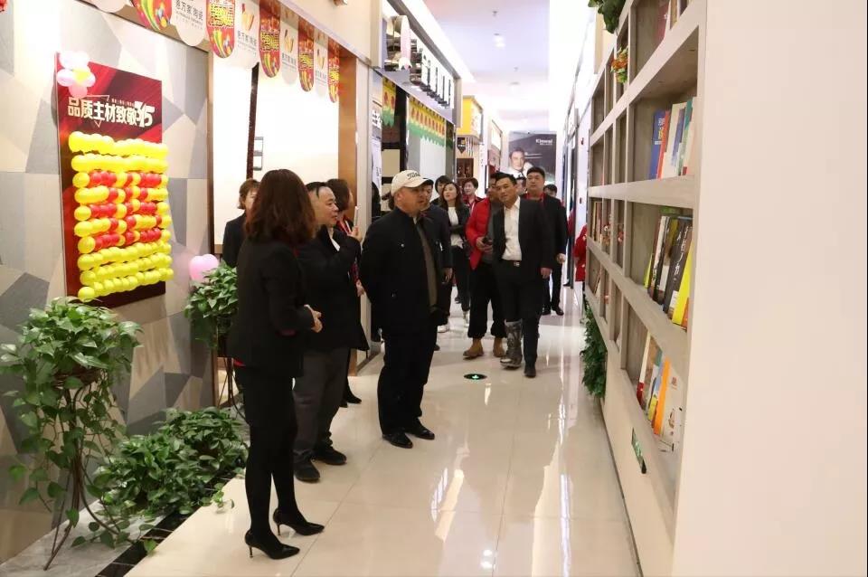 上海多家裝修企業(yè)領導參觀林鳳裝飾集團
